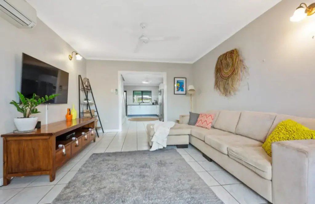 Stylish, Spacious & Perfectly Positioned in MOIL