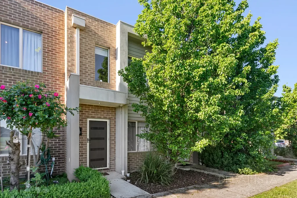 Craigieburn 2房 公园旁生活，现代舒适与卓越便利！ Parkside Living, Modern Comfort & Exceptional Convenience!