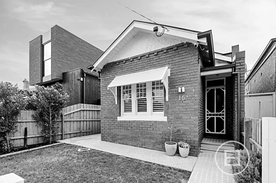 Essendon 2कमरा Auction Saturday 24th October at 12pm