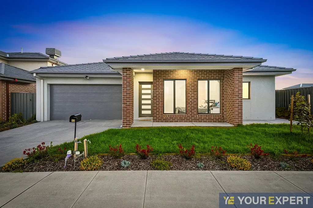 52 Theatre Circuit, Clyde North, VIC 3978
