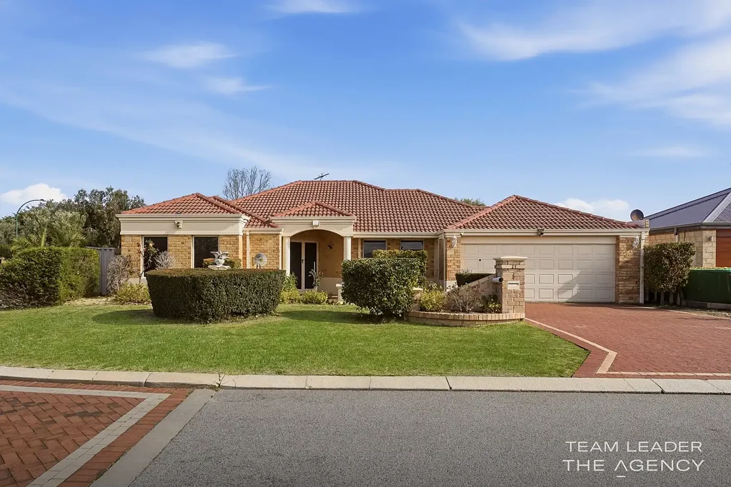 Port Kennedy 4房  Spacious Family Living with Side Access, Powered Workshop & Outstanding Entertaining
