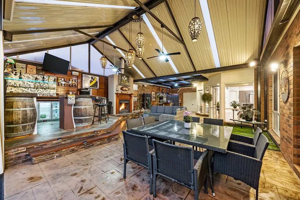 Hillside 3Habitaciones Resort-Style Family Living with the Ultimate Entertainer's Backyard