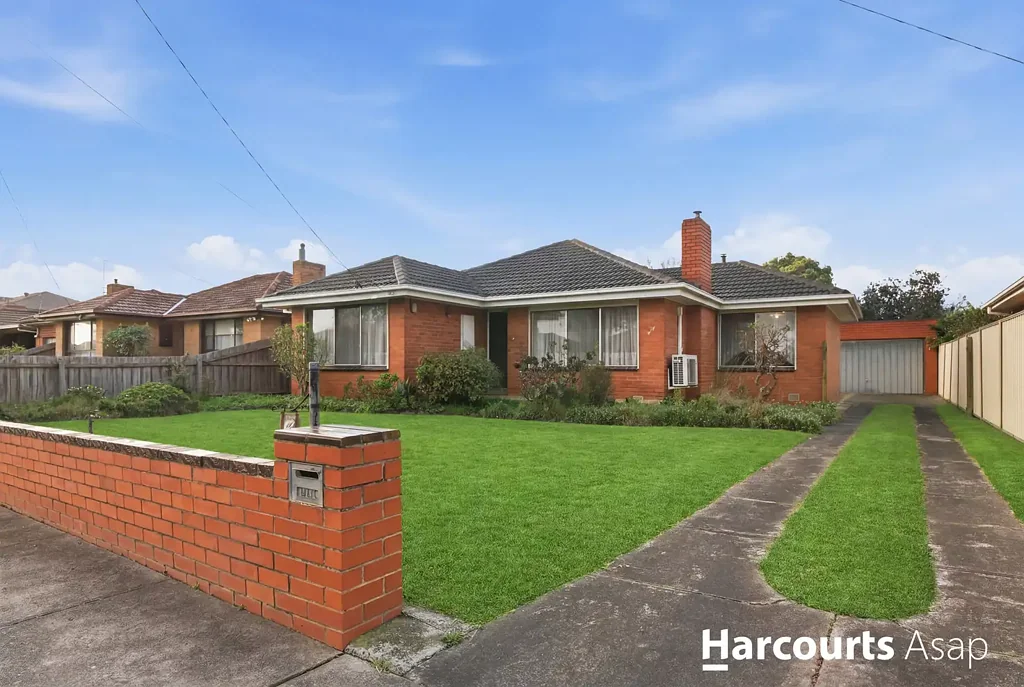 Dandenong North 3房 宽敞客厅 537m²地块 三卧实用 家庭社区 便利交通 潜力无限 Spacious Living with Exciting Future Possibilities!
