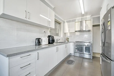 16 Lucian Avenue, Springvale, VIC 3171, 3房, 1浴, House