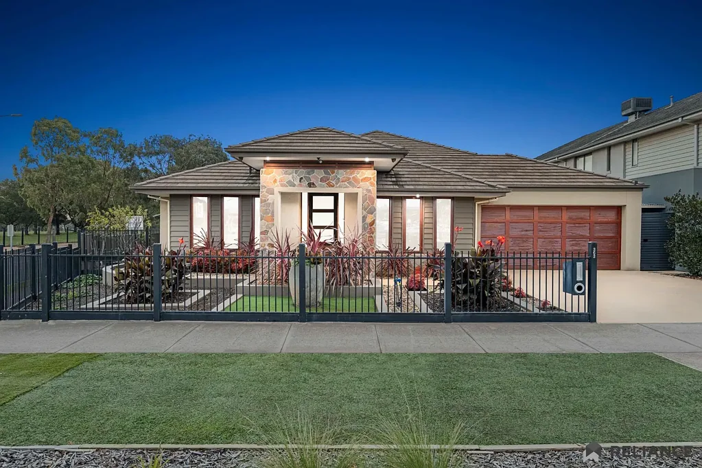 Craigieburn 4ห้องนอน Ex-Metricon Display Home on a Generous 712m² land