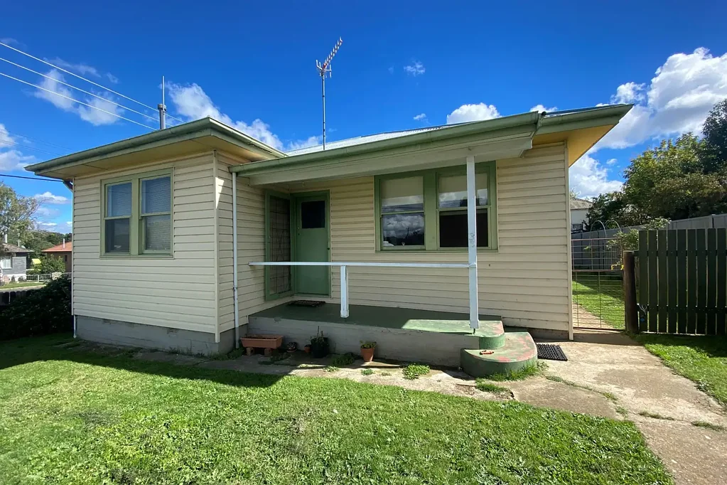2-Bedroom Home Close to Cooma CBD