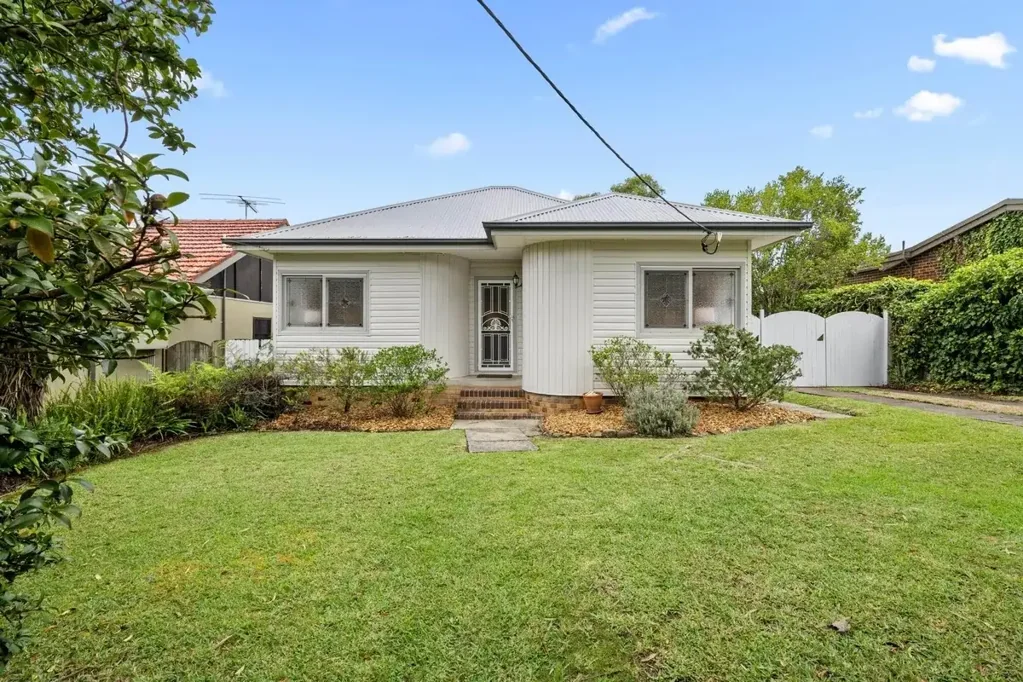 Classic Charm with Space, Flexibility & Walk-to-Station Convenience