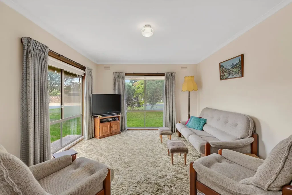 Ocean Grove 3 Slaapkamer Entry Level Old Grove with Plenty of Potential