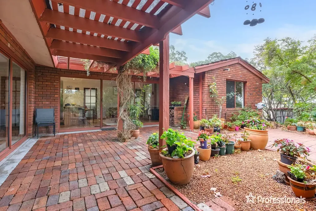 Kalamunda 4房  Sunday Home Open CANCELLED. You'll Never Get Tired of this Location