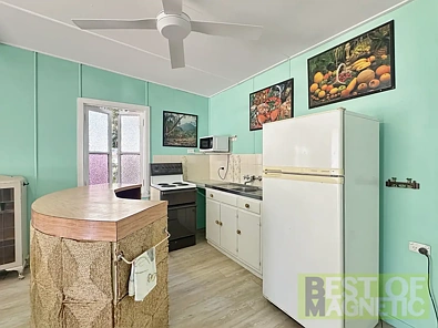 ਰਸੋਈ - 14 Endeavour Road, Arcadia, QLD 4819