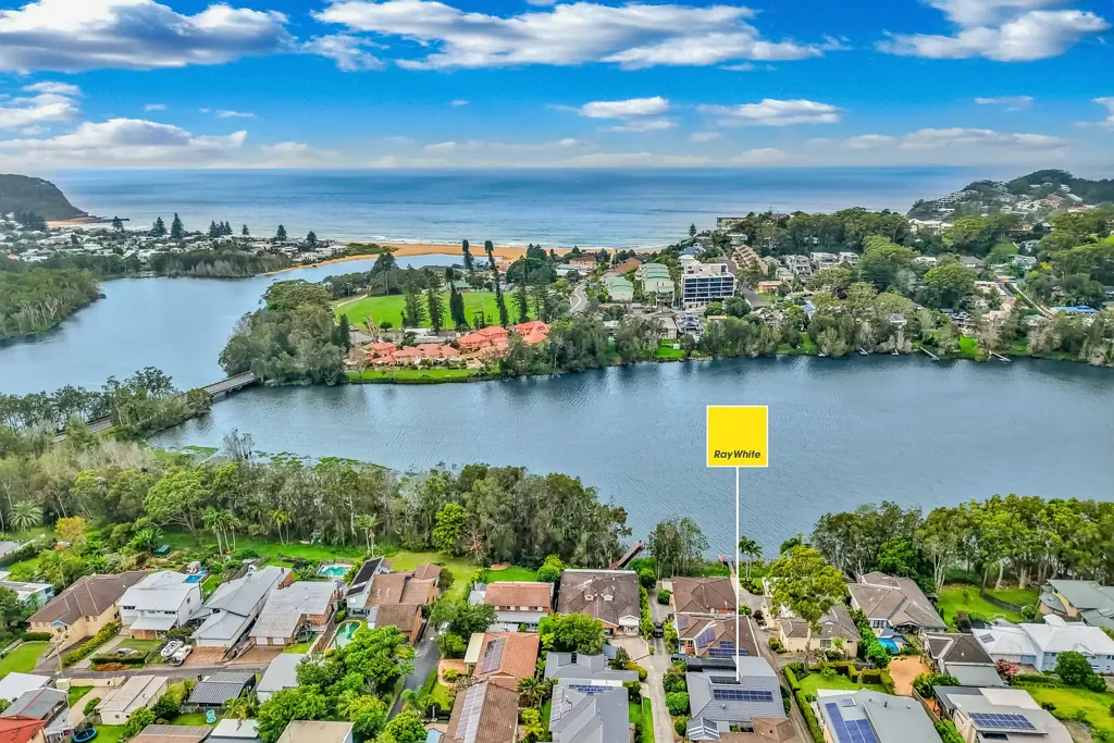 Avoca Beach 4Phòng ngủ Freestanding and Torrens Title Home that is Spacious, Light-Filled Living with Privacy, Solar & Water Glimpses