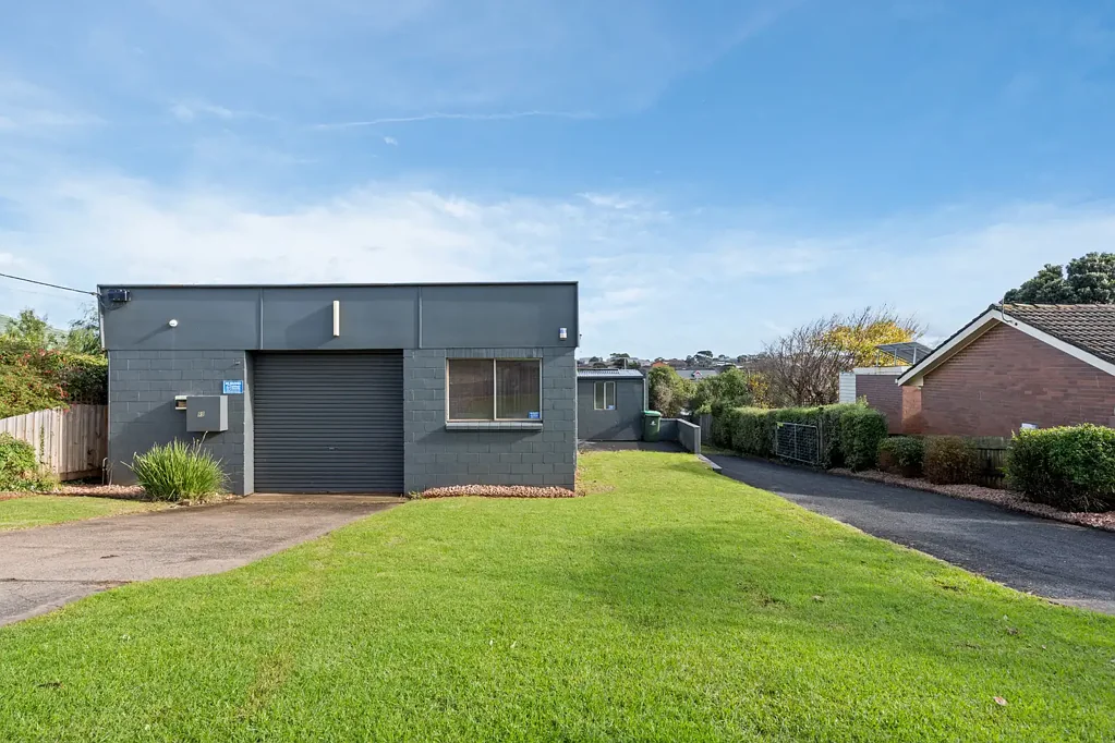 Warrnambool 2房  Practical Living with Exceptional Storage & Workshop Space