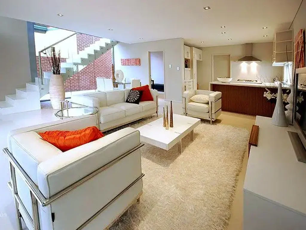 CONVENIENT & CONTEMPORARY