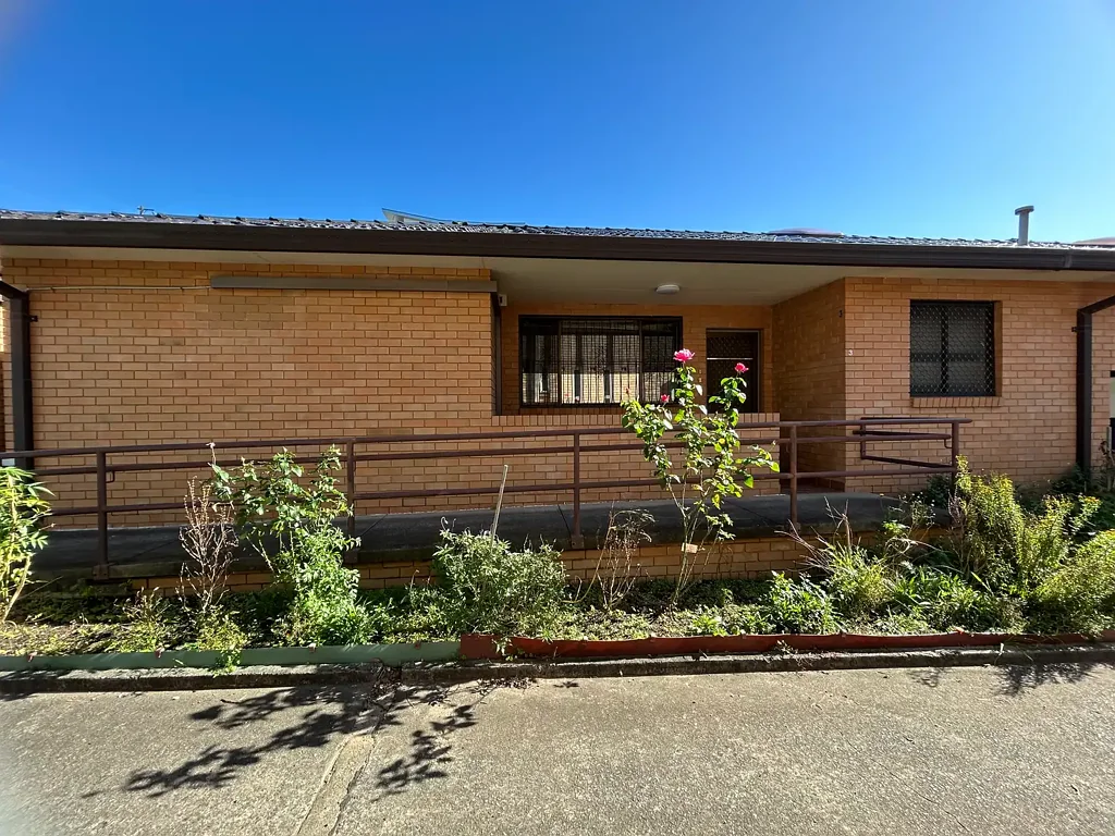 SPACIOUS FULLY FURNISHED  ONE BEDROOM UNIT IN PEACEFUL  LOCATION