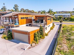 Unit 1/6 Lake St, Eden