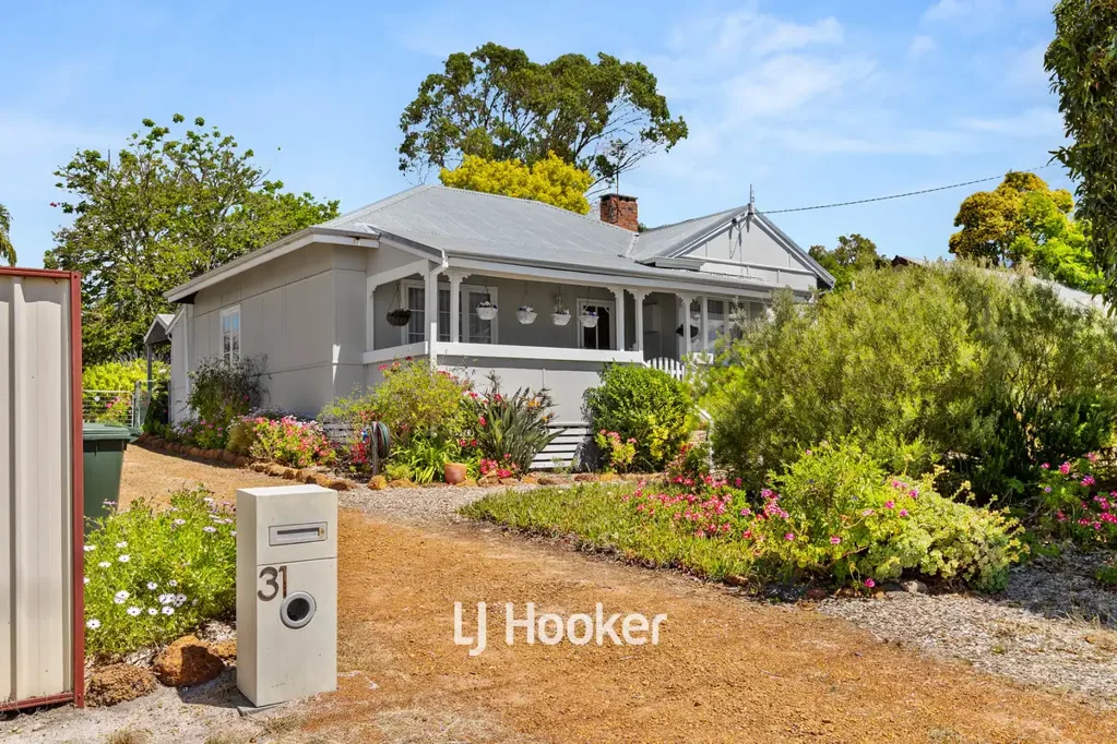 Donnybrook 4ਬੈੱਡਰੂਮ Character, Charm & Space on a Generous Block
