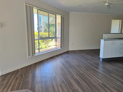 Living room - 4 Diamond Ct, Point Vernon, QLD 4655