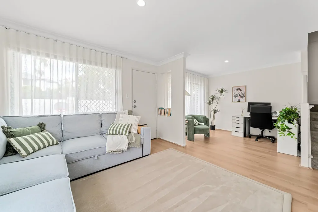 Eight Mile Plains 3બેડરૂમ Immaculate Corner Townhouse!