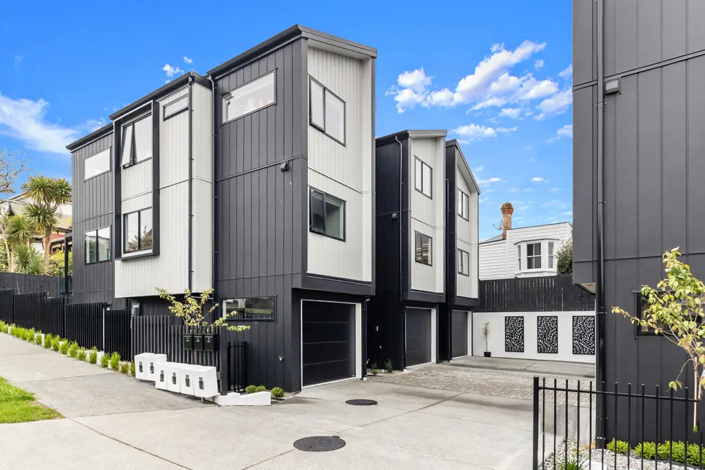 Mount Eden 3房 全新精品联排别墅 独立产权 顶级双校网加持 10年建筑质保 生活&交通配套一流 臻享现代舒适生活！ Lucky last 3-bedroom in this exclusive enclave!