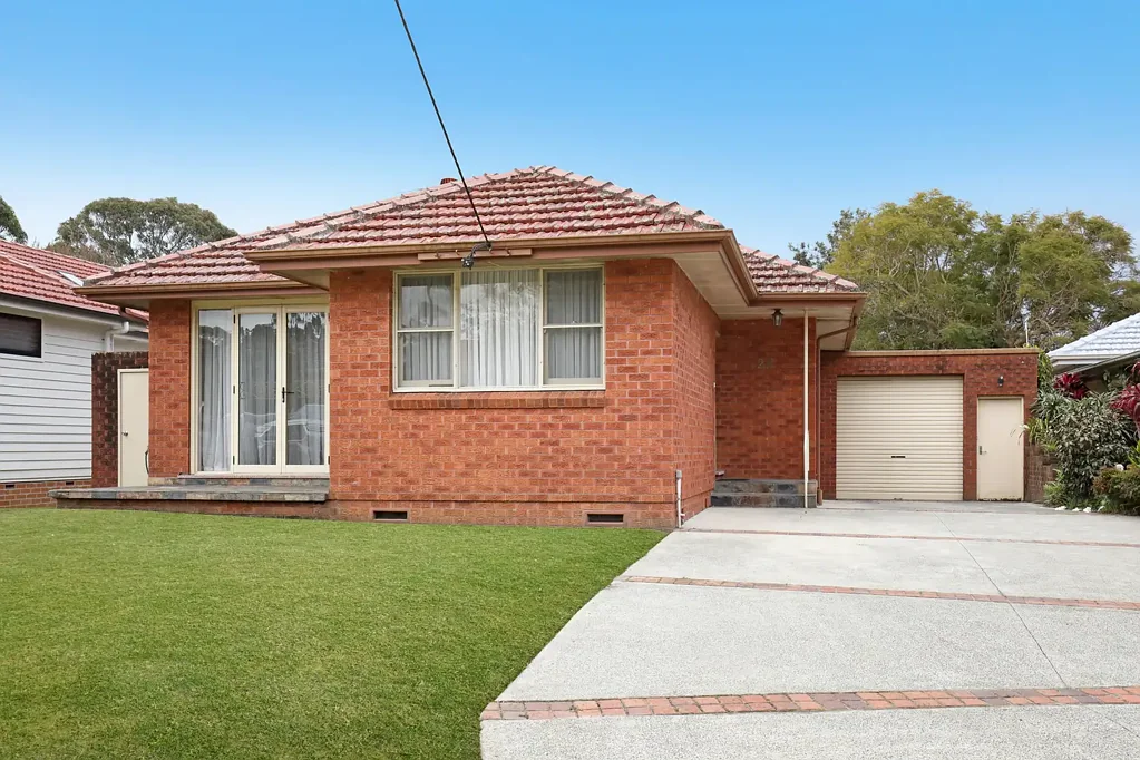 Fairy Meadow 3Zimmer Spacious 1960s character cottage on a level 626sqm (approx.) block