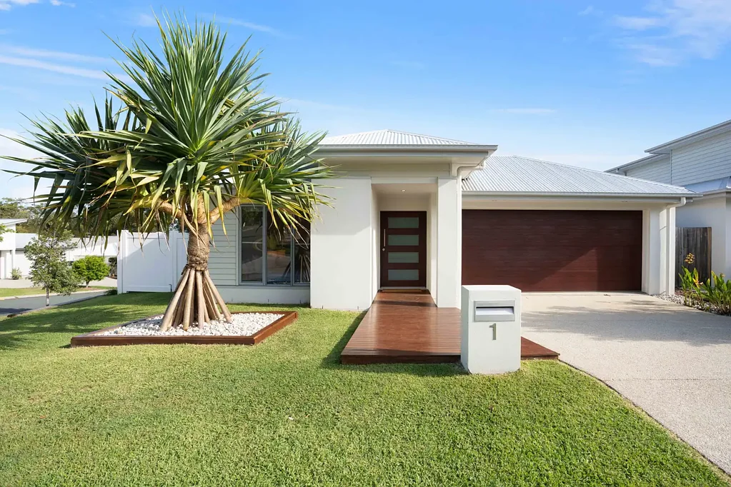 Peregian Springs 4房  Sunsets, Side Access, and Summer Days: Your Complete Family Package