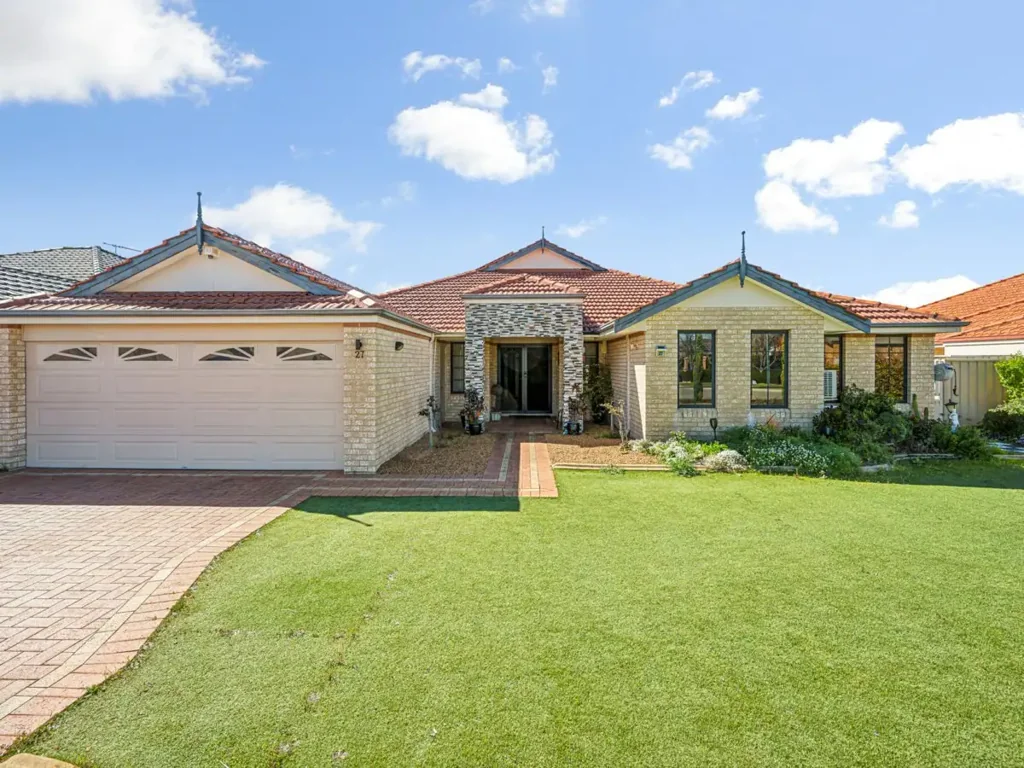Canning Vale 4房  The Ultimate Family Upgrade — Spacious Living, Entertainer’s Dream & Approx. 600sqm in The Avenues