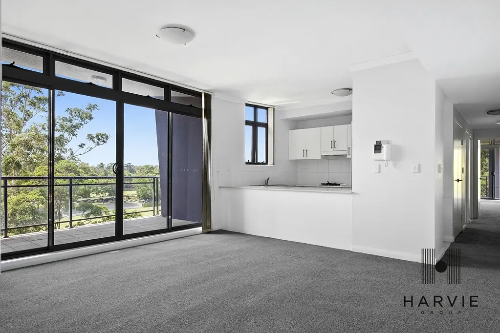 Spacious Two-Bedroom Apartment with Sunny Balcony