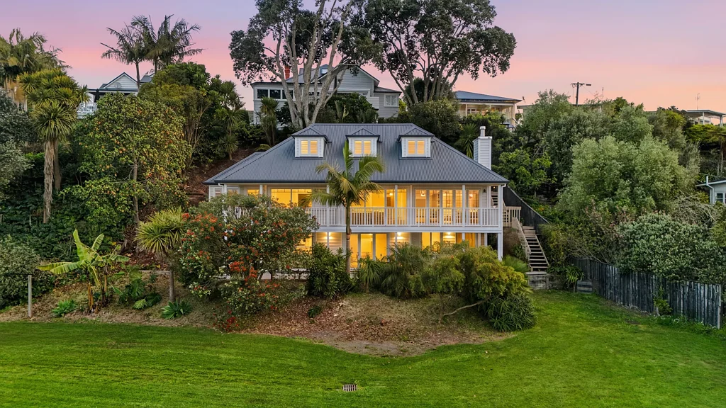 Devonport 5ਬੈੱਡਰੂਮ Hamptons Inspired Coastal Living