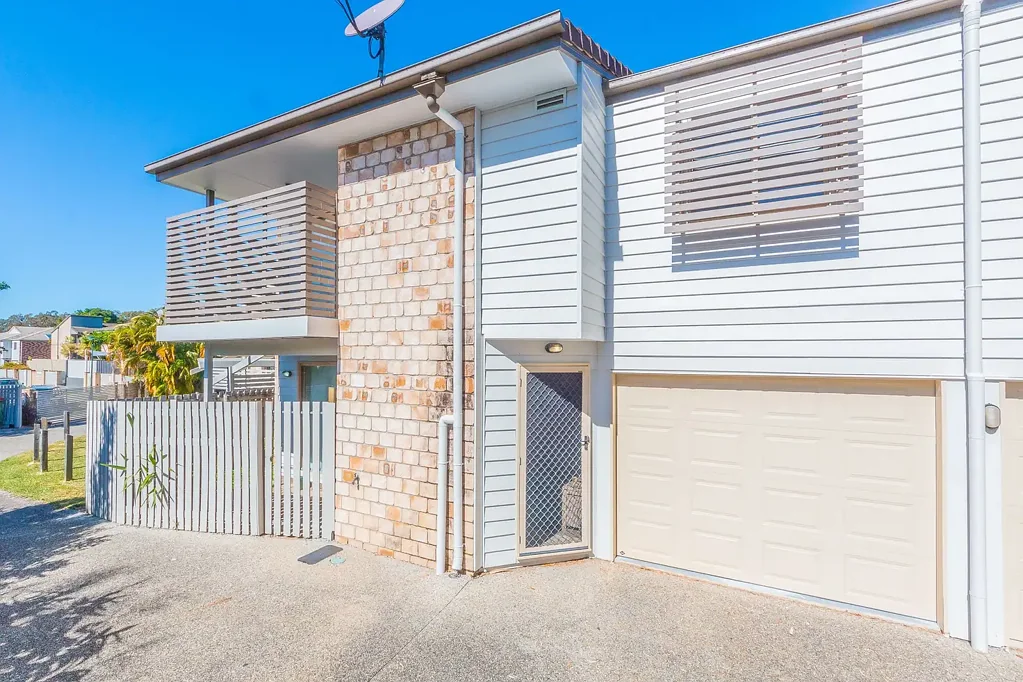Stylish 3-Bedroom Townhouse with Private Courtyard & Balcony