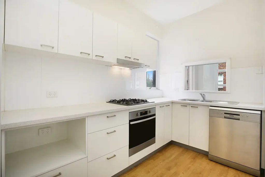 Ultra convenient & spacious 2-bedroom, steps to village