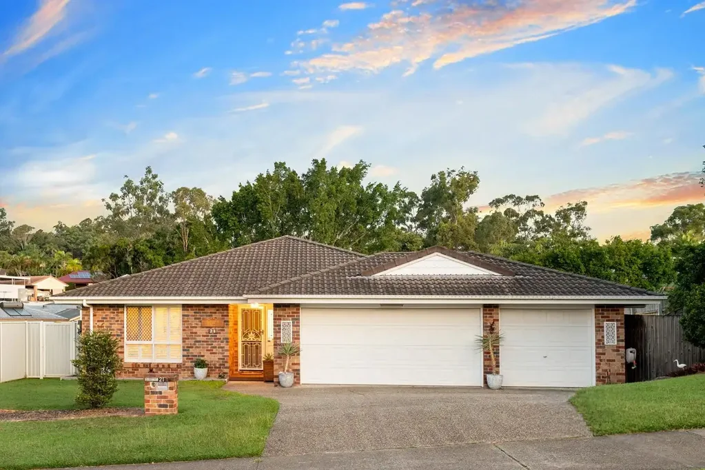 Eatons Hill 6房 宽敞的单层家庭住宅，占地1,200平方米！ Expansive Single Level Family Home on 1,200m2!