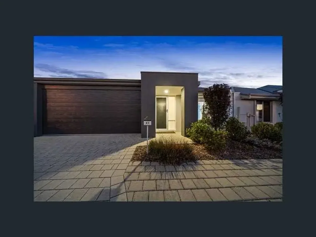 Modern 3-Bedroom Home with Spa & Double Garage in Quiet Landsdale Complex – Perfect for Comfortable Living!
