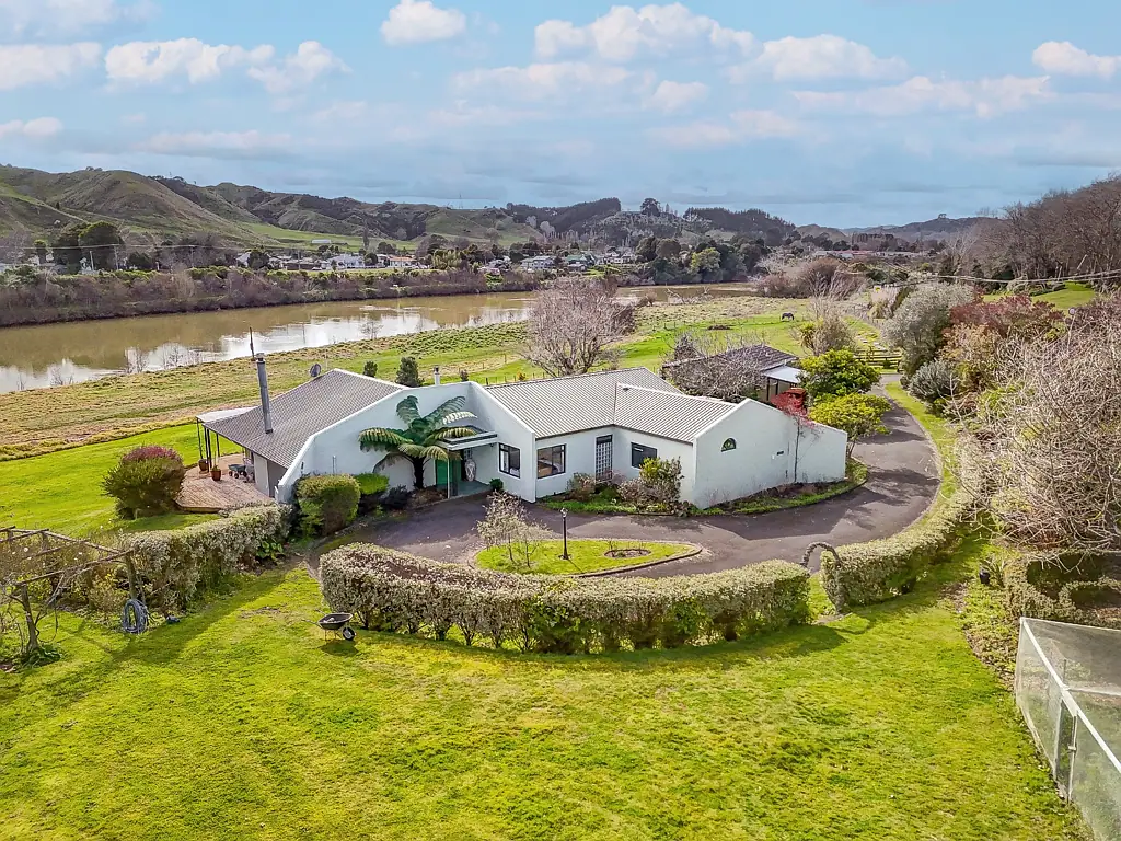 Okoia Location, lifestyle and river views