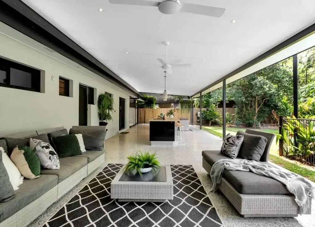 SIMPLY STUNNING! PRIVATE, MODERN & SPACIOUS HOME IN A1 LOCATION!