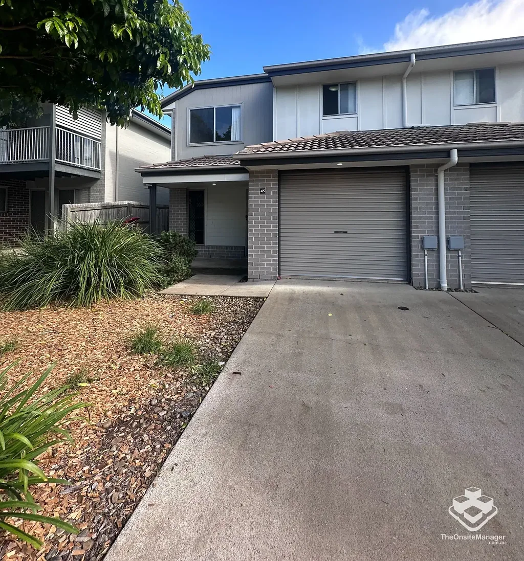 3 bedroom Townhouse with pool and gym.