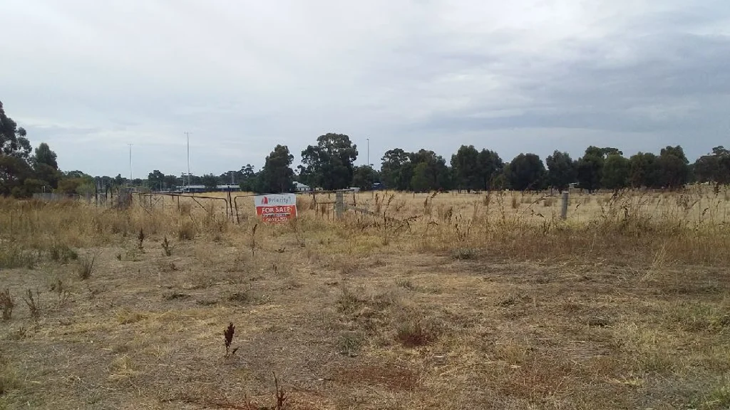 Inglewood LOCATION & LAND!