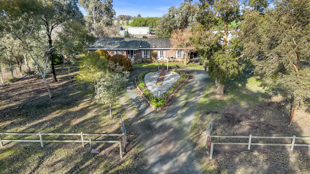 Kialla 3 Bedroom Comfort & Rural Charm in Kialla