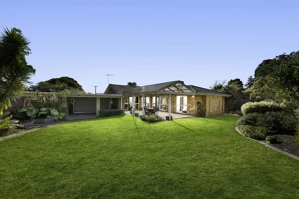 Vermont South 4Kwarto Parkside Family Living with Expansive Outdoor Space