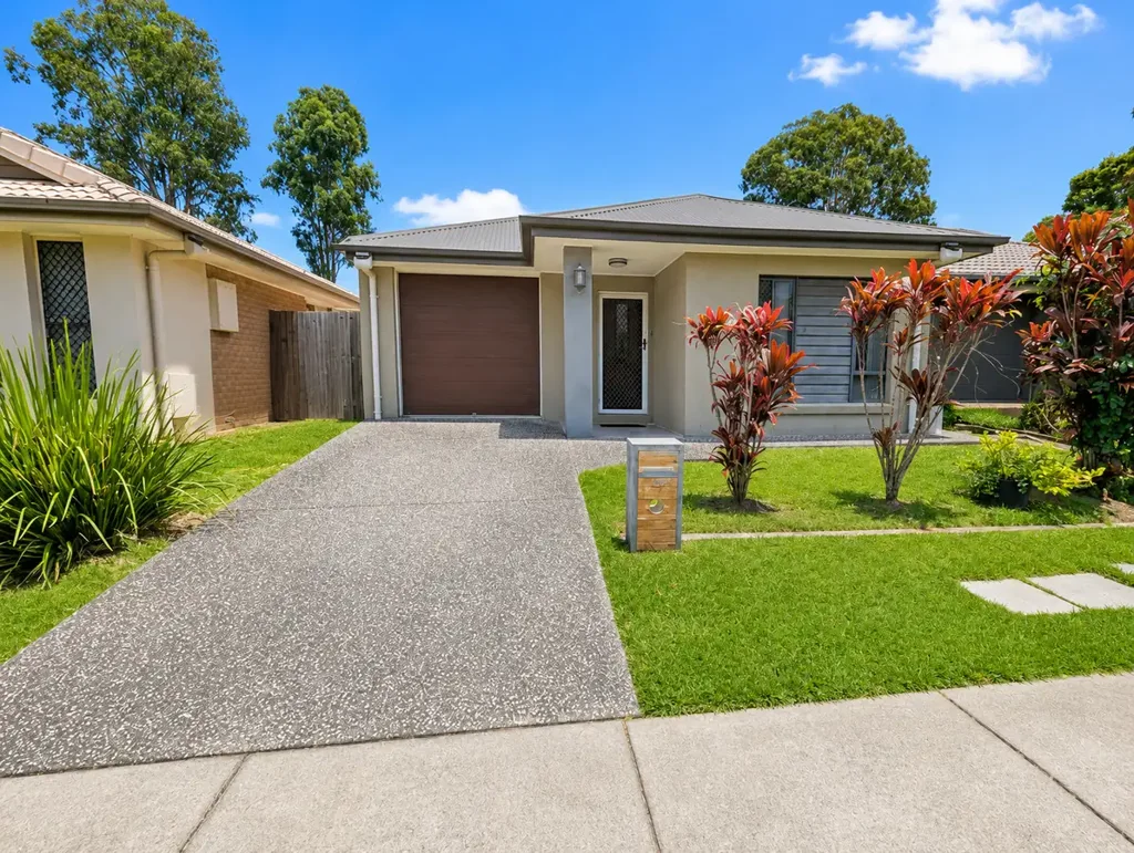 Modern 3 Bedroom + Study Home in a Convenient Fitzgibbon Location!