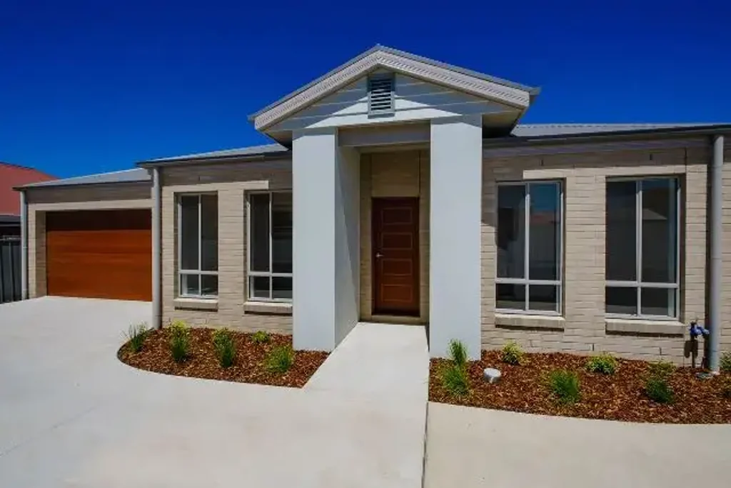 TOWNHOUSE IN FANTASTIC LOCATION