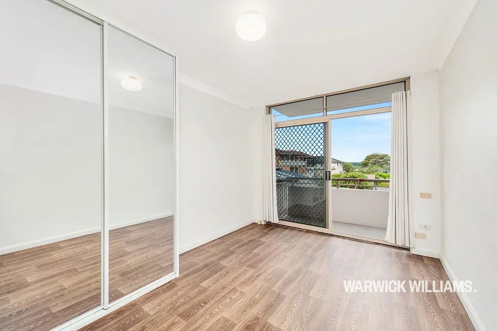 LIGHT FILLED EXECUTIVE STUDIO APARTMENT