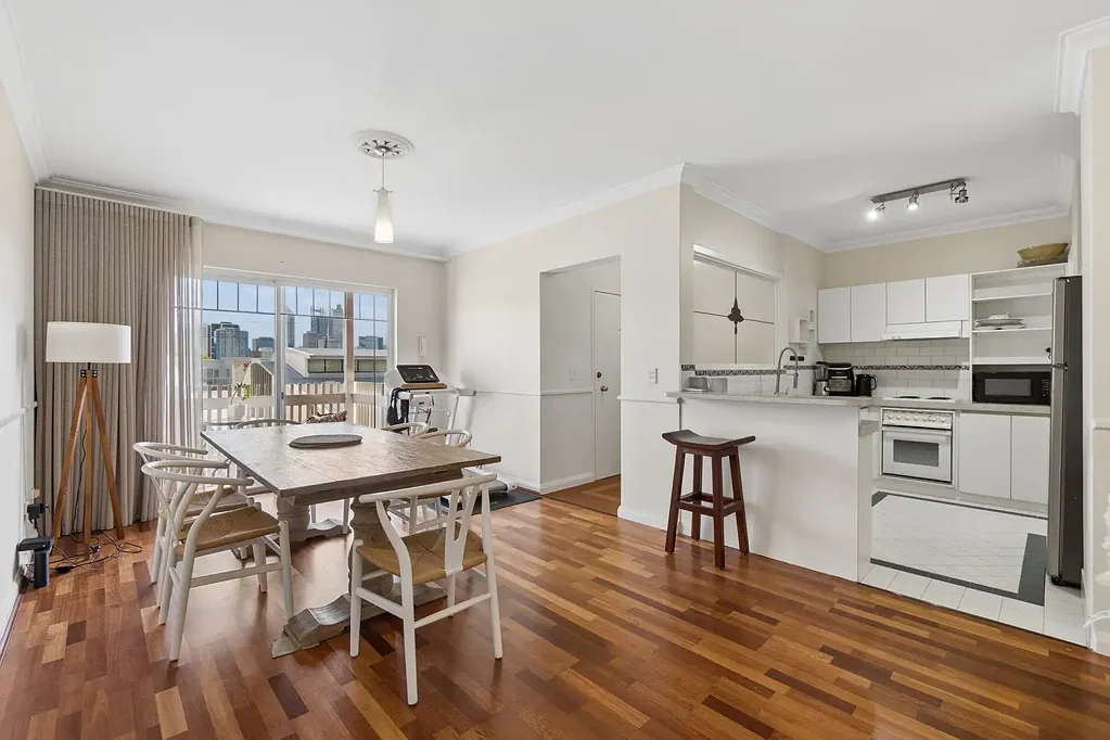 City Views, Convenience & Comfort!