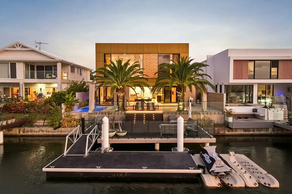 Newport 6Kwarto ARCHITECTURAL LUXURY ON PRESTIGIOUS NORTH-FACING WATERFRONT