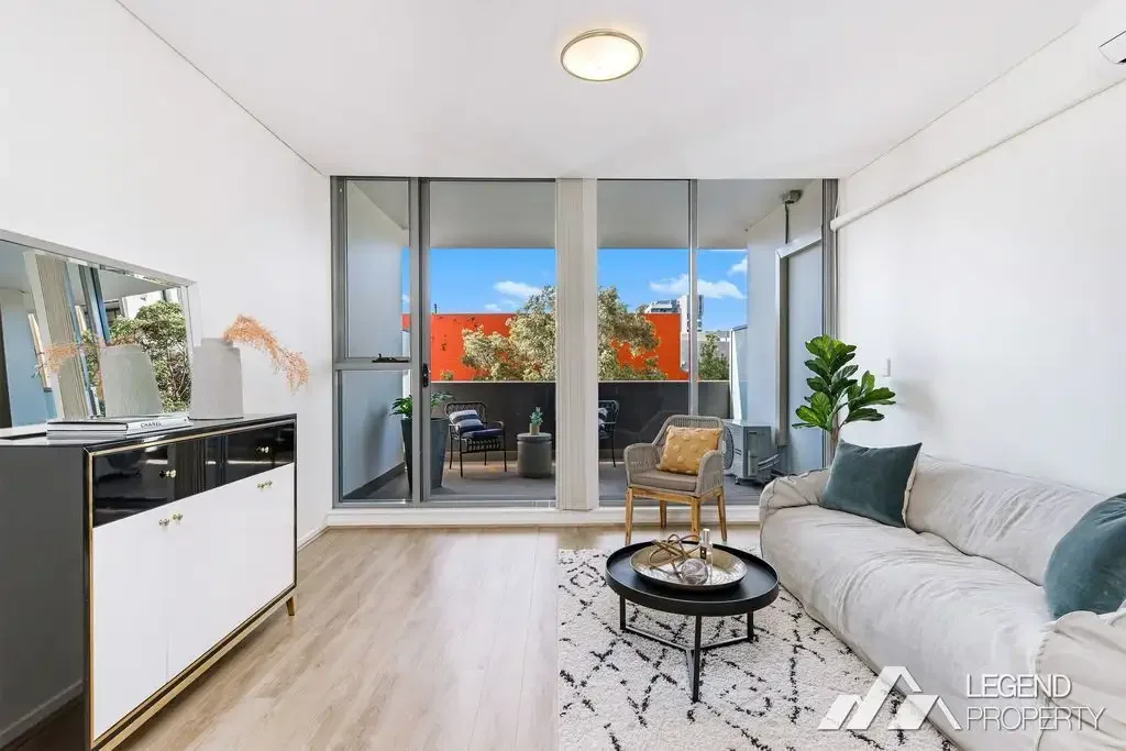 Legend Property - STUNNING TWO BEDROOM SPLIT LEVEL APARTMENT