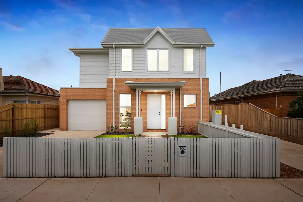 Sunshine West 3침실 Contemporary Luxury, Complete Convenience