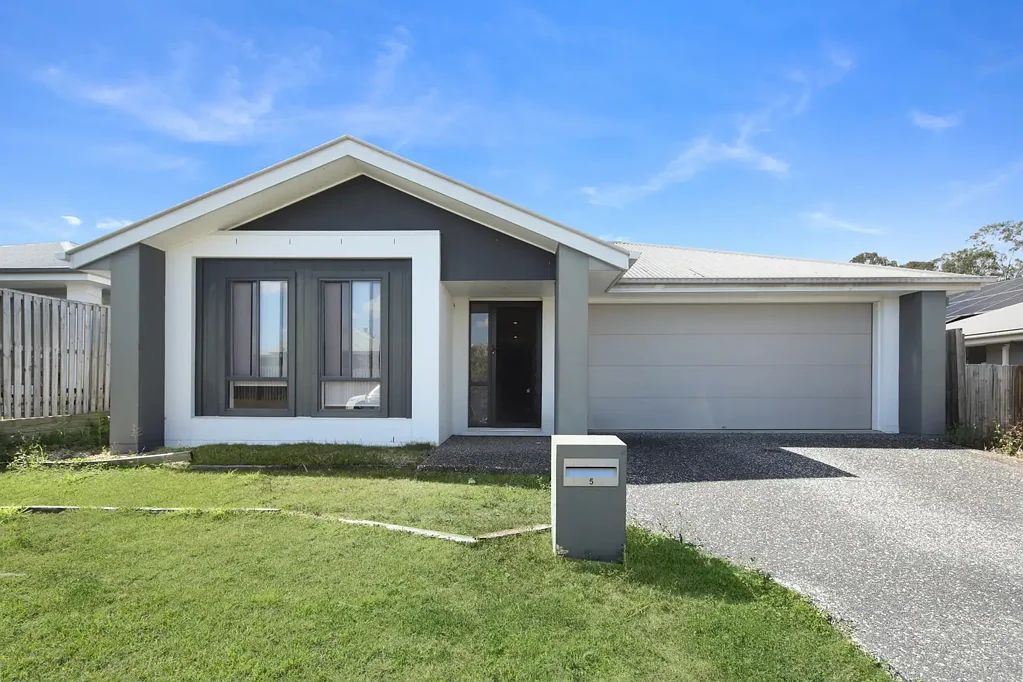 Redbank 4Kwarto Contemporary Living in a Great Location