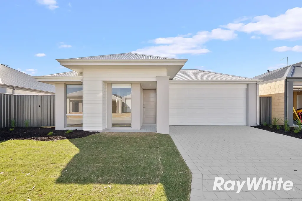 Available NOW -Newly built family gem in Lakelands