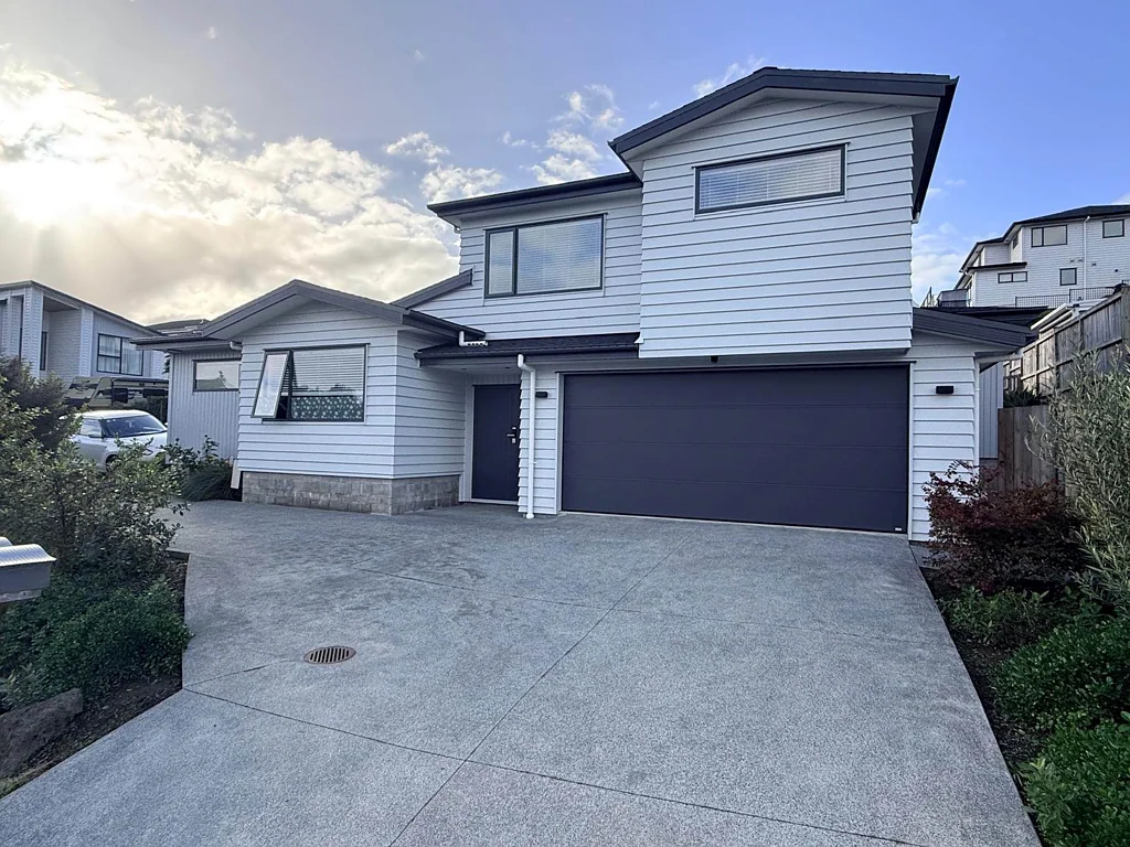 4 Bedroom Family Home in Orewa