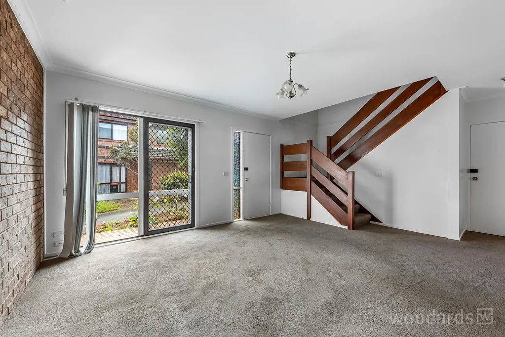 Charming Townhouse in a Serene Complex: Your Perfect Home Awaits!