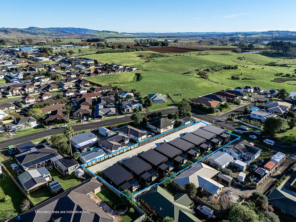 Tuakau 24chambre High Performing Asset - Eight Townhouses!